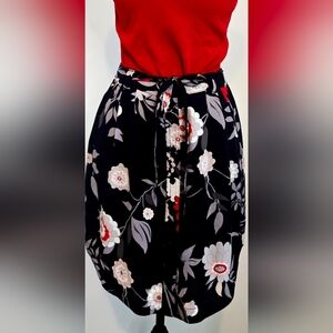 Ann Taylor LOFT LOFT Black Floral Skirt Tie Waist Button Front XS Red Gray Print